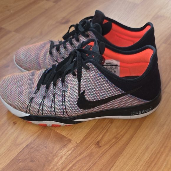 Nike Shoes - Nike Free TR 6 Running Shoes